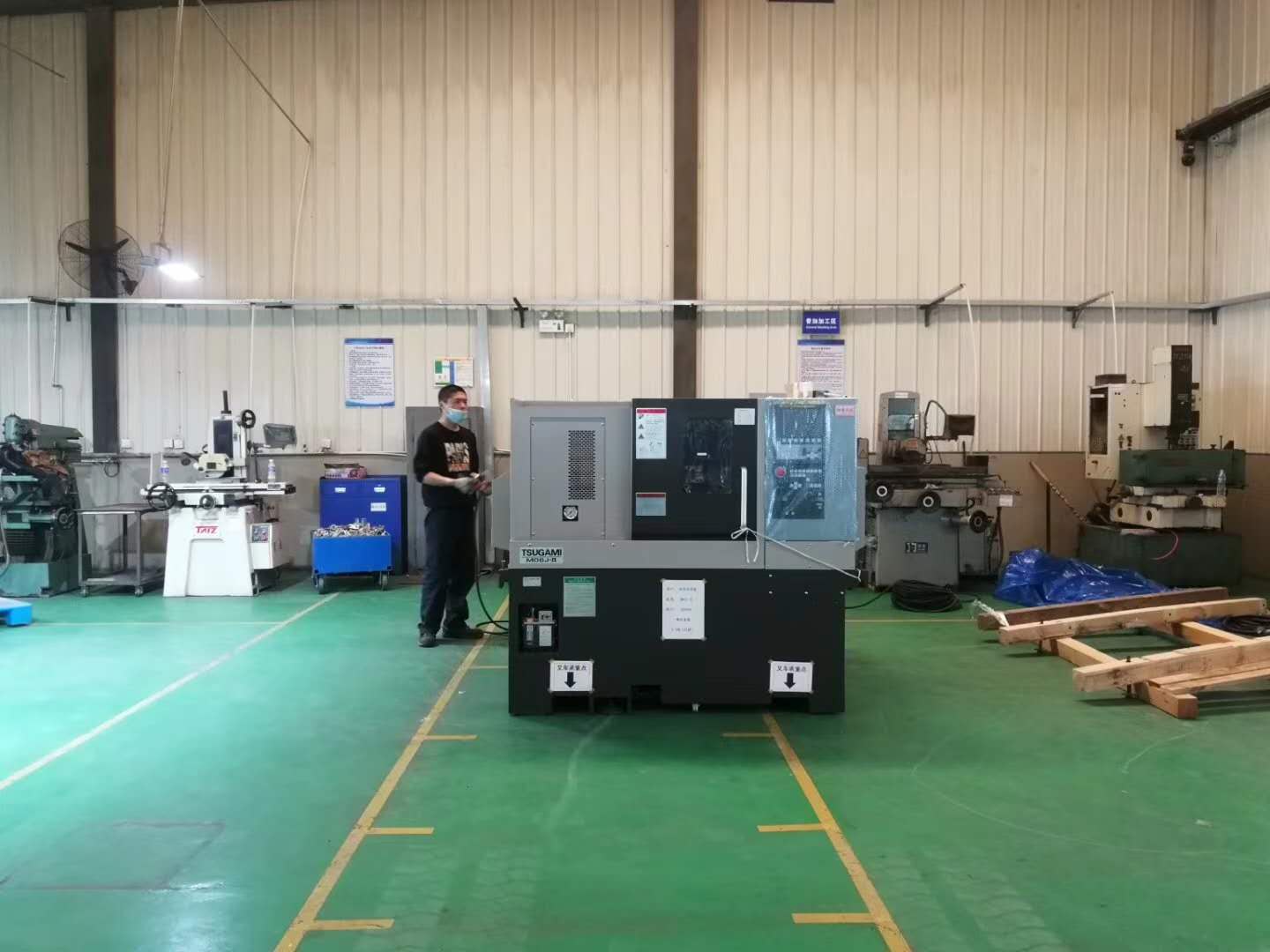 刀塔(tǎ)移動式CNC精密加(jia)工自動車床